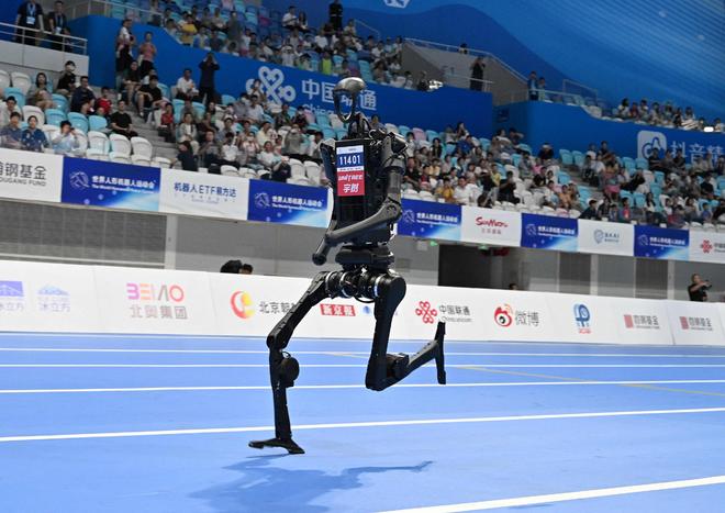 王兴兴：用遥控追求极致速度；蔡浩宇AI游戏上架2719元｜极客早知道必一体育app网站Sam Altman：AI存在泡沫；宇树机器人夺金(图5)
